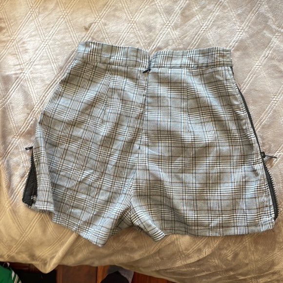 High Rise Checkered Shorts - Picture 2 of 3